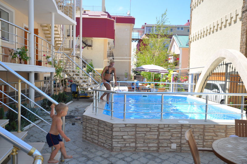 Отдых в Николаевке с бассейном